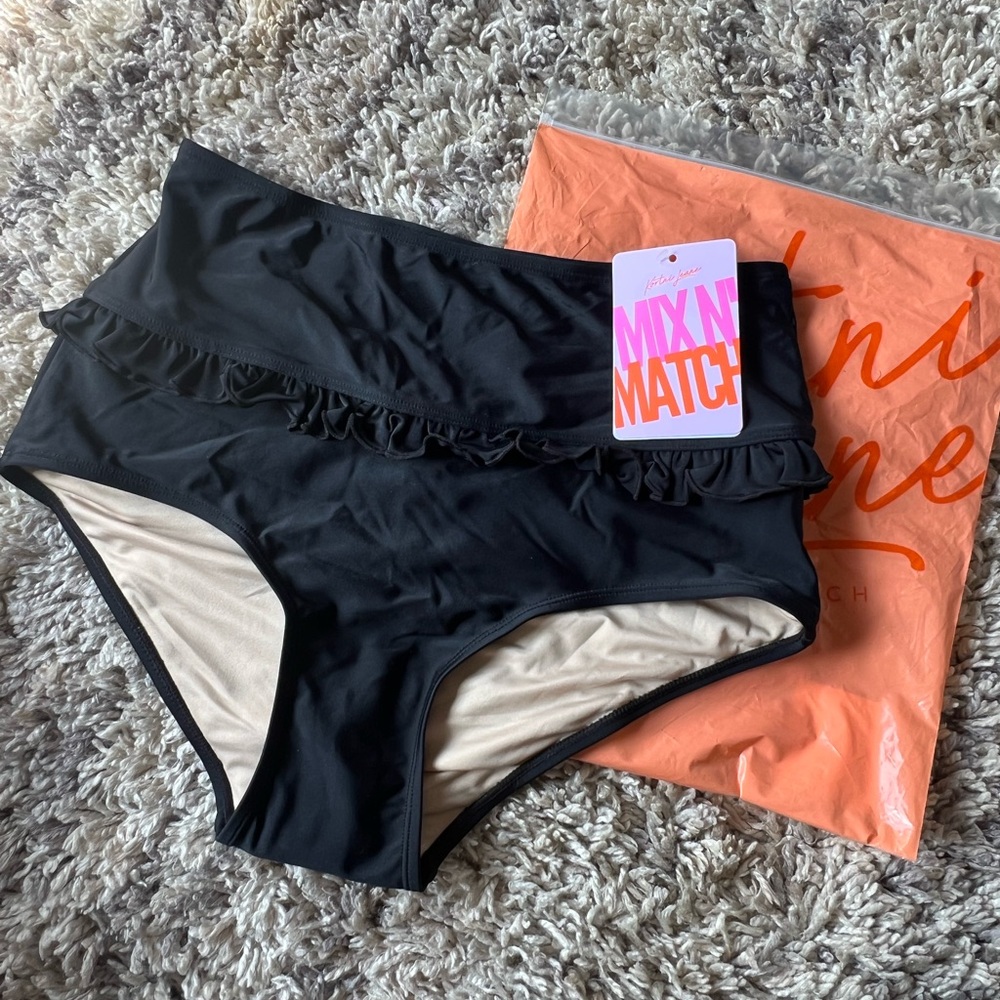 Kortni Jeane Black Mid-Ruffle Womens Bottoms - NWT